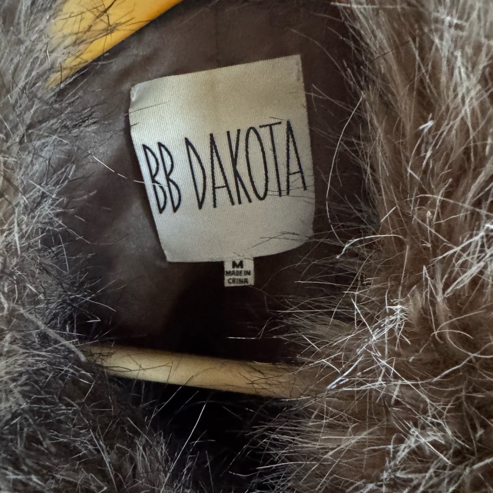 BB Dakota Aint It Fuzzy faux fur vest medium - Picture 2 of 4